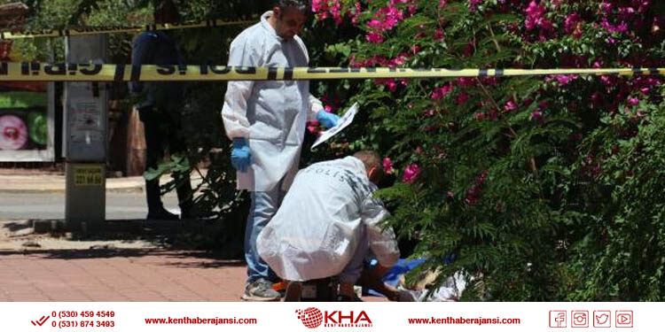 Yaşlı adam kaldırımda kalp krizi geçirdi