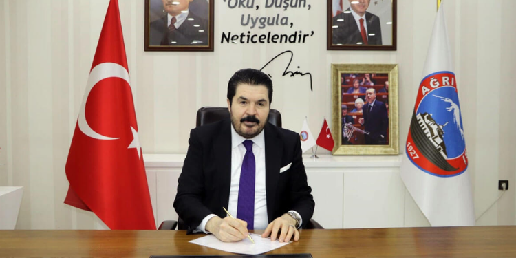 Ağrı Belediye Başkanı Sayan hastaneye kaldırıldı