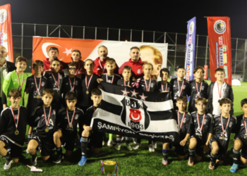 KARTAL BELEDİYESİ CUMHURİYET’İN 100. YILI ÖZEL FUTBOL TURNUVASI’NIN ŞAMPİYONU KARA KARTALLAR