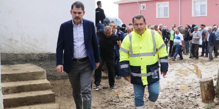 Bakan Kurum selden etkilenen bölgeleri inceledi!