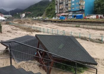 Kastamonu’da köprü sel sularına teslim oldu