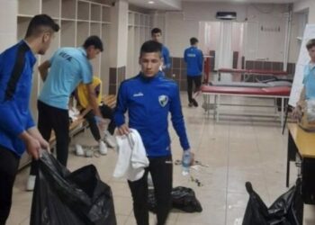 Türkiye şampiyonu oldukları maç sonrası soyunma odasını temizlediler!