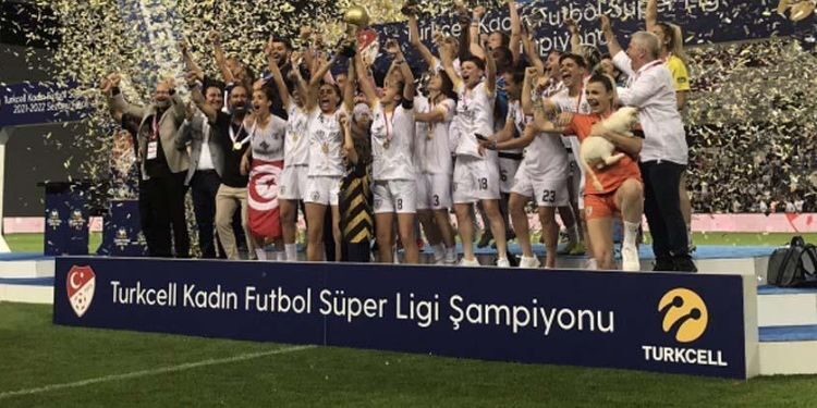Kadın Futbol Ligi’nde kupa ALG Spor’un oldu!