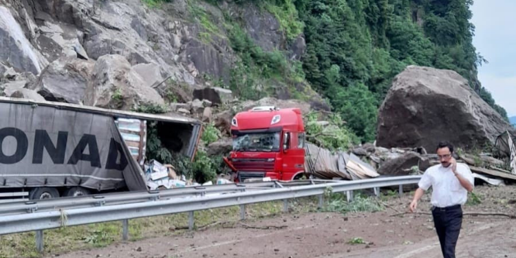 Artvin’de heyelan: 1 ölü, 2 yaralı