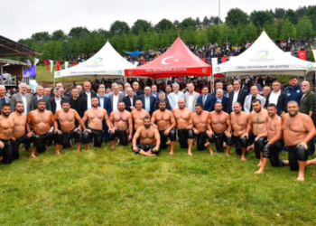 BAŞKAN KESKİN VE TOMBAŞ GÜREŞ FESTİVALİNE KATILDI