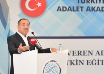 BAKAN BOZDAĞ, HAKİM SAVCI ADAYLARI İLE BİR ARAYA GELDİ