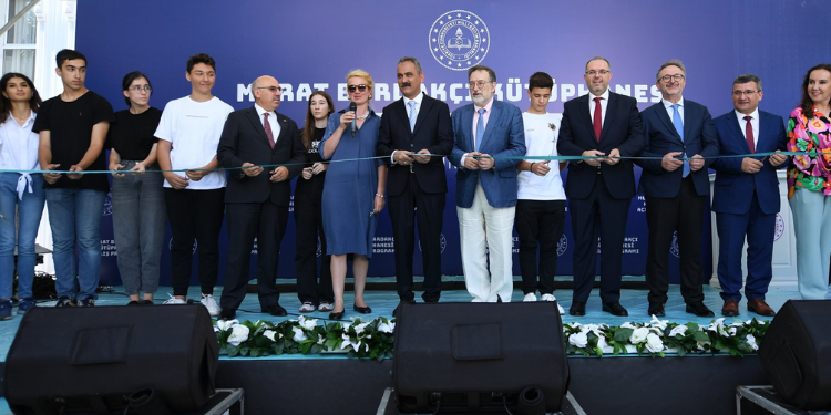 BAKAN ÖZER, MURAT BARDAKÇI KÜTÜPHANESİ’NİN AÇILIŞINI GERÇEKLEŞTİRDİ