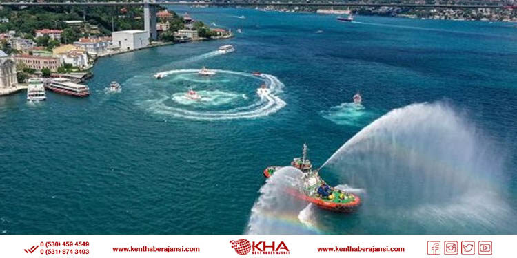 İstanbul Boğazı’nda saygı seyri