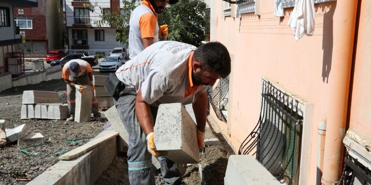 Ataşehir’de yol bakım ve onarım çalışmaları başladı