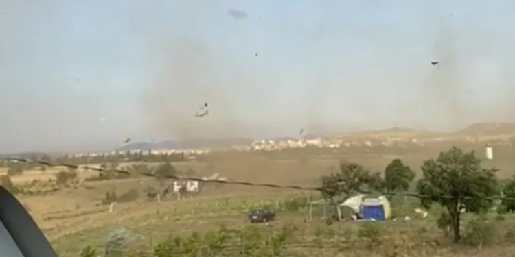 Burdur’da çıkan hortum panik yarattı