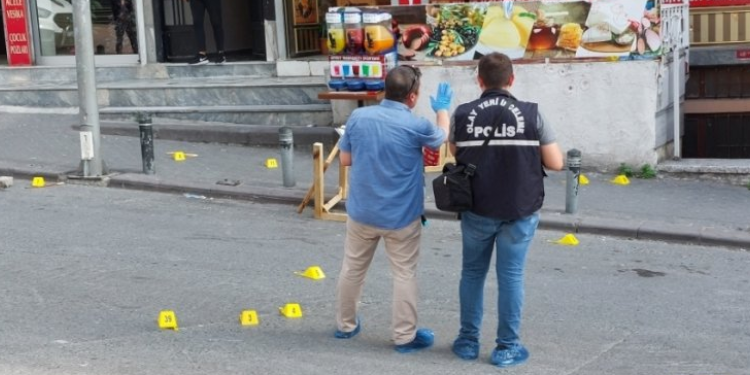 Küçükçekmece’de silahlı saldırı: 2 ölü