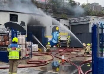 Londra’da gökyüzünü dumanlar kapladı