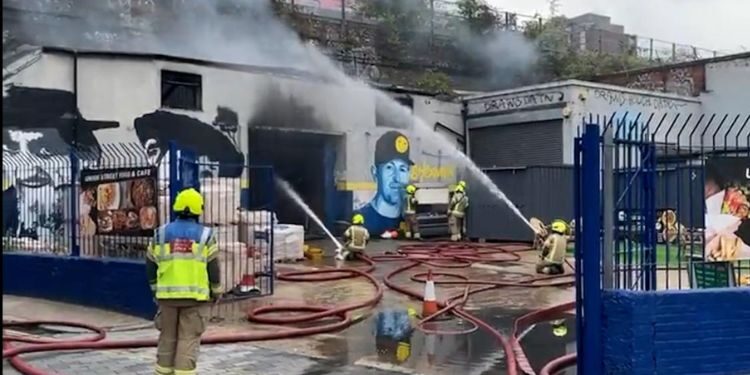 Londra’da gökyüzünü dumanlar kapladı