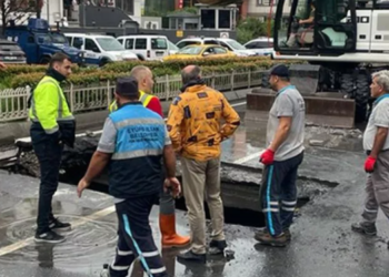 Eyüpsultan’da yol çöktü!