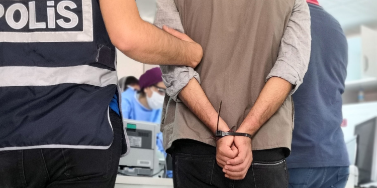 Saldırı hazırlığındaki terörist İstanbul’da yakayı ele verdi