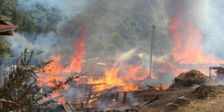 Kastamonu’da yangın faciası: 10 ev küle döndü