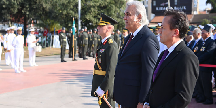 Tuzla’da 30 Ağustos Zafer Bayramı’nda Çelenk Sunma Töreni Düzenlendi