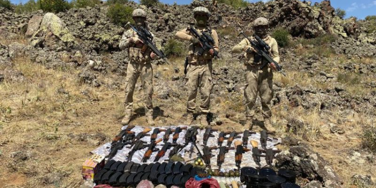 Tendürek’te teröre ait cephane ele geçirildi