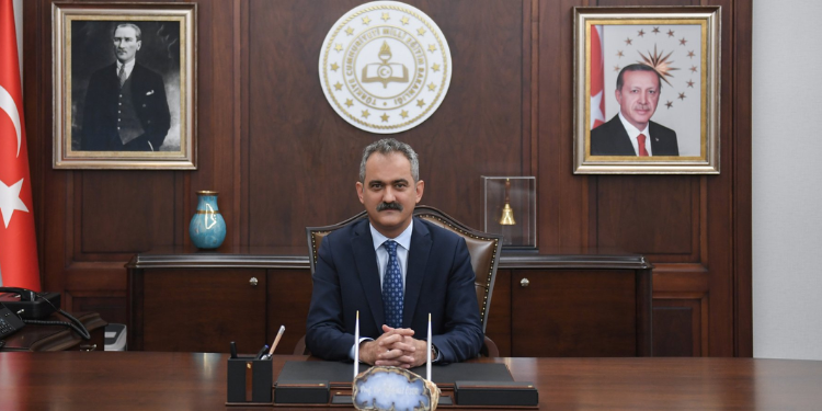 Bakan Özer’den 30 Ağustos Mesajı