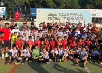 ÜMRANİYE’DE 3’ÜNCÜ ‘MİNİK KRAMPONLAR FUTBOL TURNUVASI’ DÜZENLENDİ