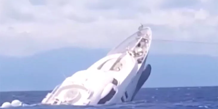 40 metrelik süperyat alabora oldu