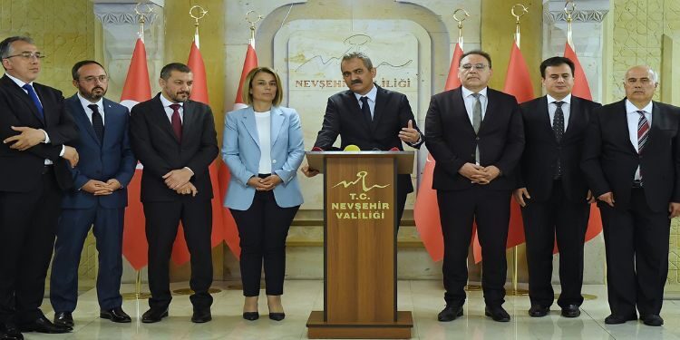 BAKAN ÖZER, NEVŞEHİR İL EĞİTİM DEĞERLENDİRME TOPLANTISI’NA KATILDI