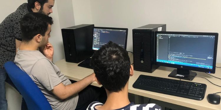 SUBİTEM’DE GENÇLER TEKNOLOJİNİN DİLİNİ ÖĞRENİYOR