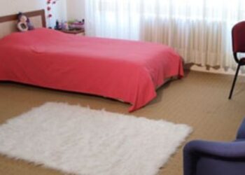 Kiracısını sahte belgeyle evden çıkarmak istedi