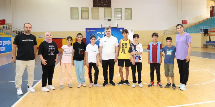 Başkan Keskin, Kapalı Spor Salonu’nu İnceledi