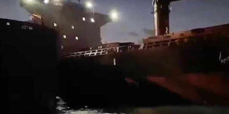 İstanbul Boğazı’nda 2 gemi çarpıştı