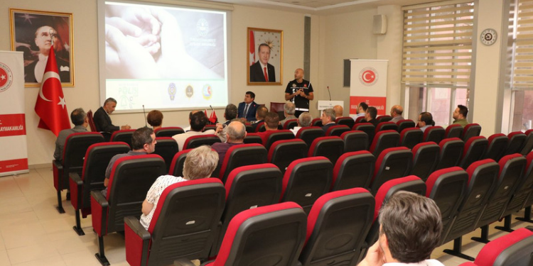 SULTANBEYLİ’DE MUHTARLAR TOPLANTISI GERÇEKLEŞTİRİLDİ