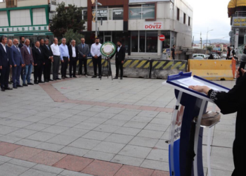 Sultanbeyli’de Yeni Eğitim Yılı Çelenk Sunma Töreniyle Başladı