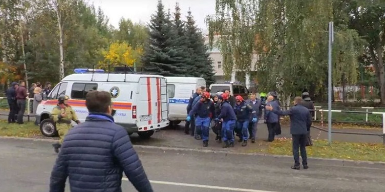 Okula silahlı saldırı: 13 ölü