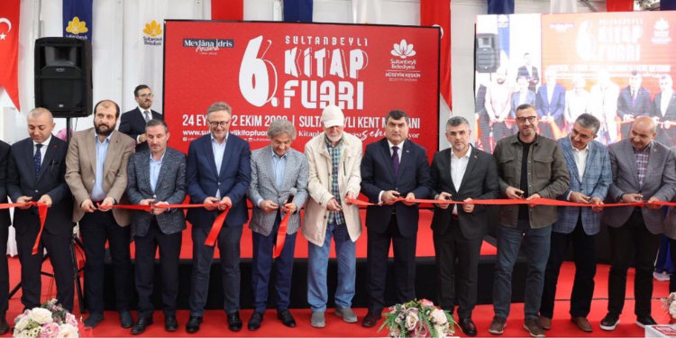 Sultanbeyli Kitap Fuarı Yazarları Okurlarıyla Buluşturuyor