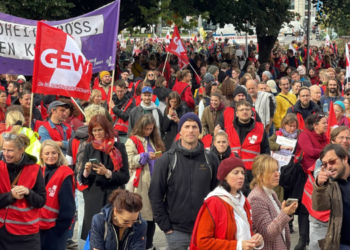 Almanya’da binlerce öğretmen ayağa kalktı