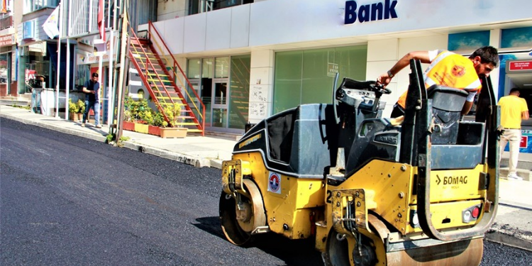 Maltepe’nin cadde ve sokaklarında asfalt serimi başladı