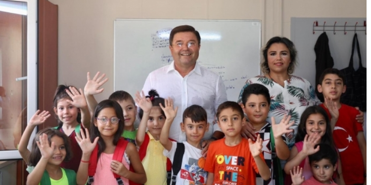 Maltepe Belediyesi’nden kırtasiye yardımı