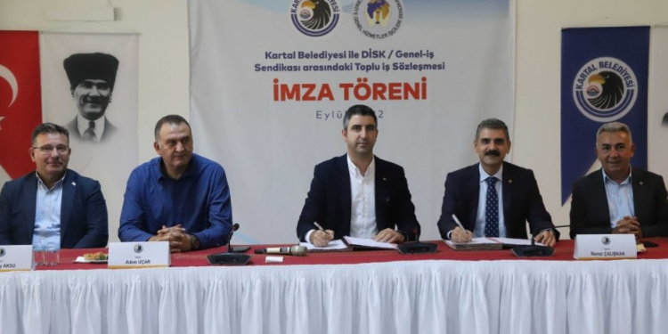 KARTAL BELEDİYESİ’NDE TOPLU İŞ SÖZLEŞMESİ SEVİNCİ