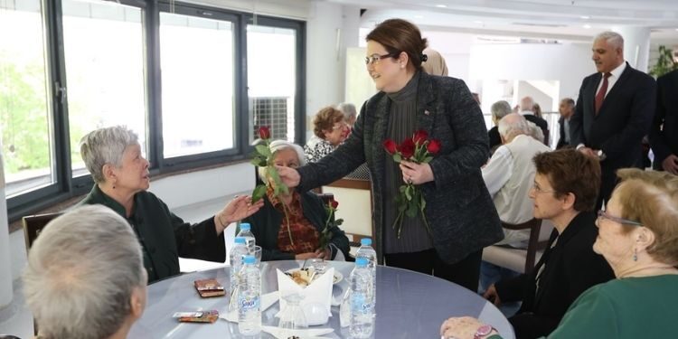 Eylül ayında 2,1 milyar TL yaşlı ve engelli aylığı ödendi