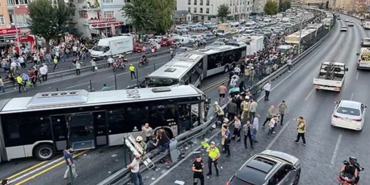 Avcılar’da metrobüs kazası: 42 yaralı