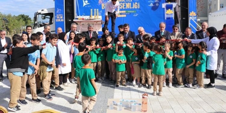 Sultanbeyli’de Bilim Şenliği Başladı