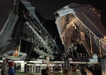 Tarkan’ın konser vereceği sahne çöktü:1 yaralı