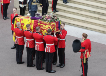 Kraliçe 2. Elizabeth son yolculuğuna uğurlandı