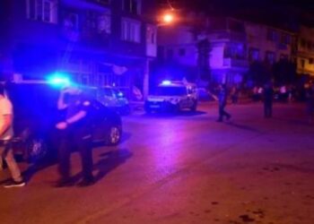 İzmir’de polise bıçaklı saldırı: 1 yaralı