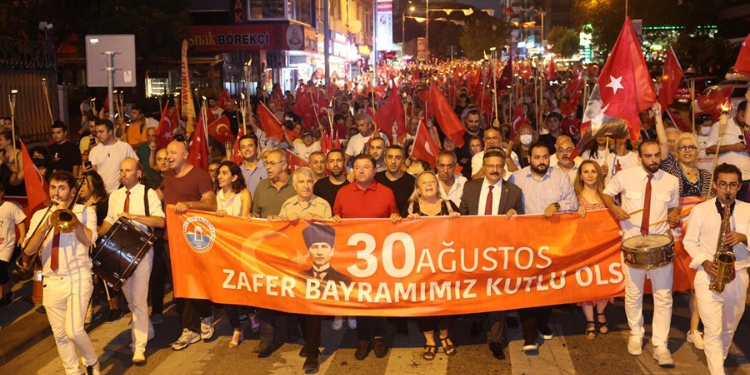 Maltepeliler Zafer Bayramı’nı Coşkuyla Kutladı