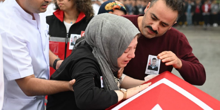 Şehit Sözleşmeli Er Enes Bıyık Son Yolculuğuna Uğurlandı