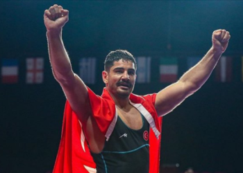 BAŞKAN KESKİN, DÜNYA ŞAMPİYONU TAHA AKGÜL’Ü TEBRİK ETTİ