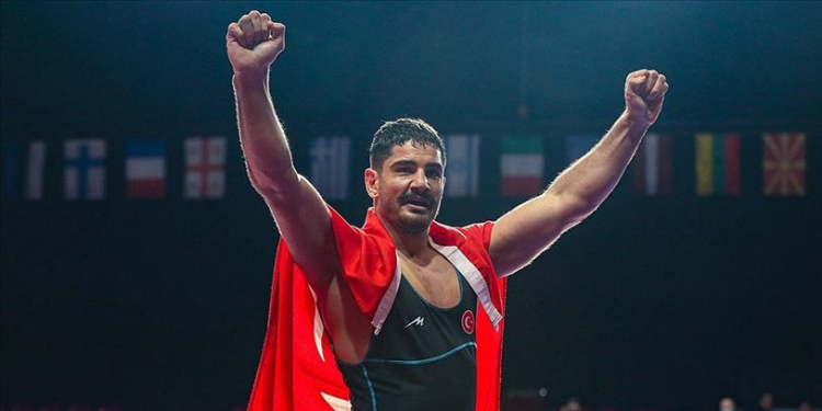 BAŞKAN KESKİN, DÜNYA ŞAMPİYONU TAHA AKGÜL’Ü TEBRİK ETTİ