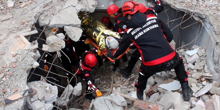 Nefes kesen deprem tatbikatı: Gerçeği aratmadı!