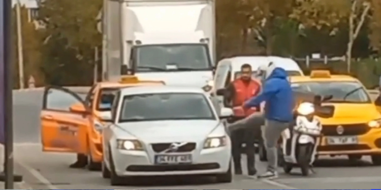 Sultanbeyli’de Yol Verme Kavgası!